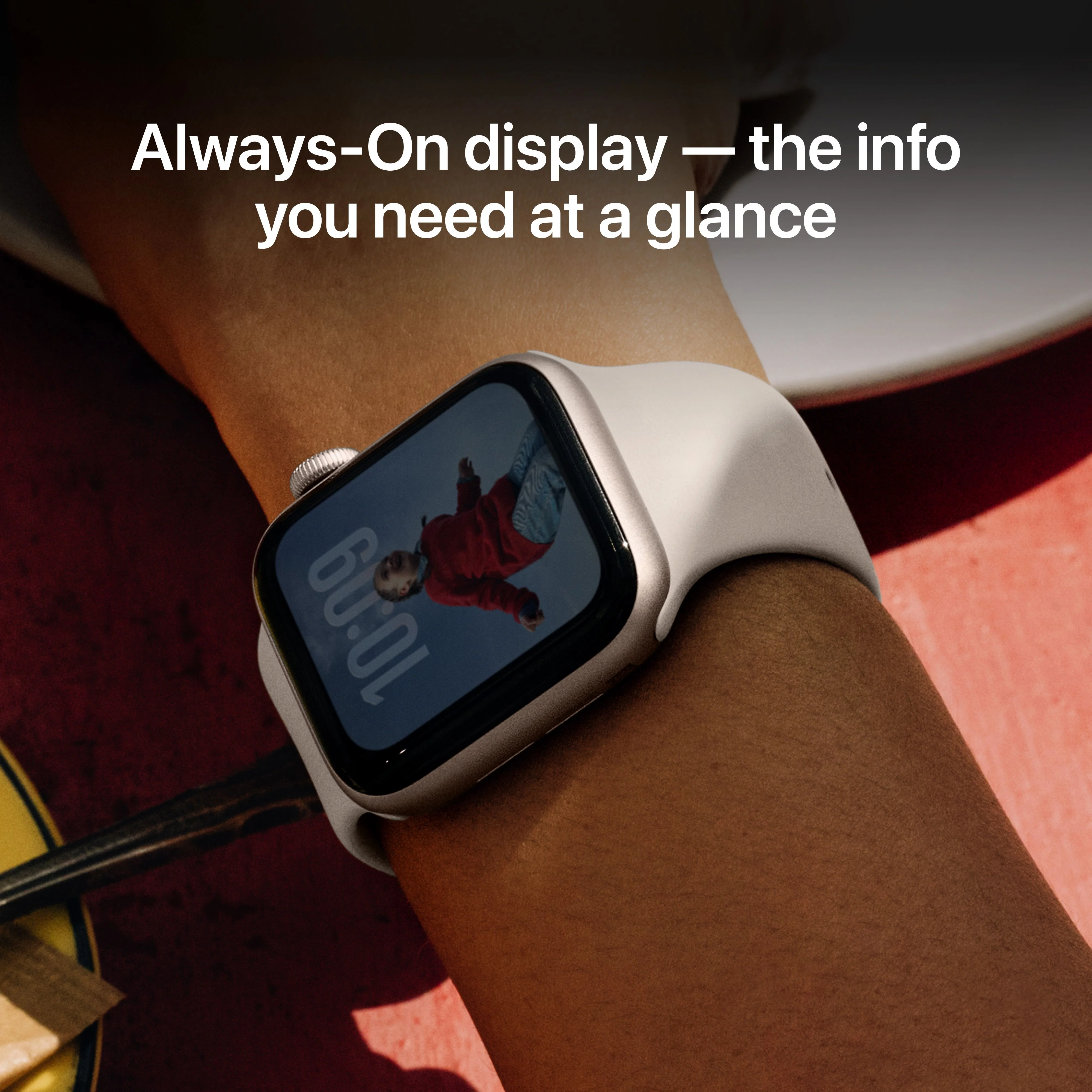 Apple Watch SE 3 GPS + Cellular, Caixa em alumínio luz das estrelas de 40 mm com Bracelete desportiva luz das estrelas - M/L - Image 5