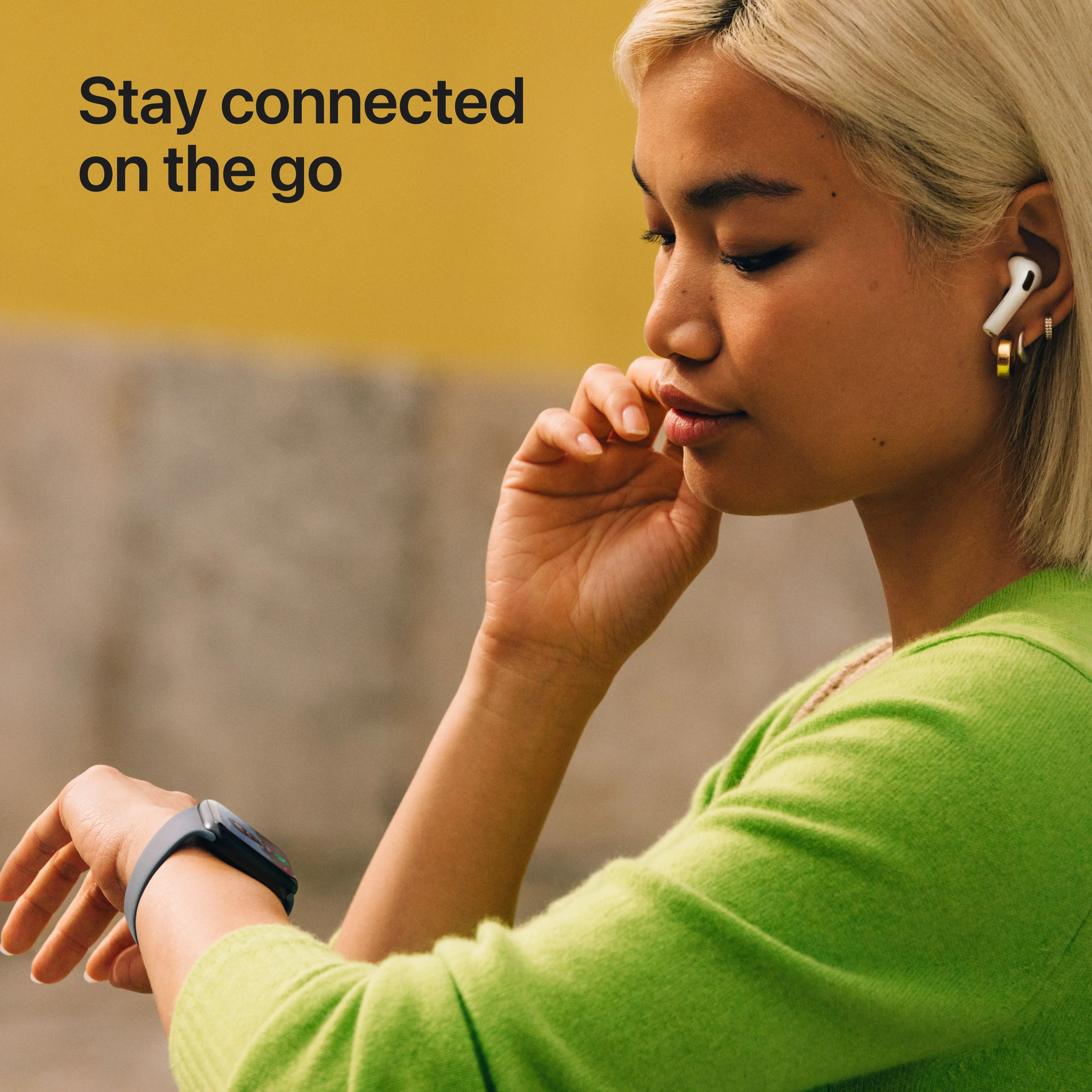 Apple Watch SE 3 GPS + Cellular, Caixa em alumínio meia-noite de 40 mm com Bracelete desportiva meia-noite - M/L - Image 4