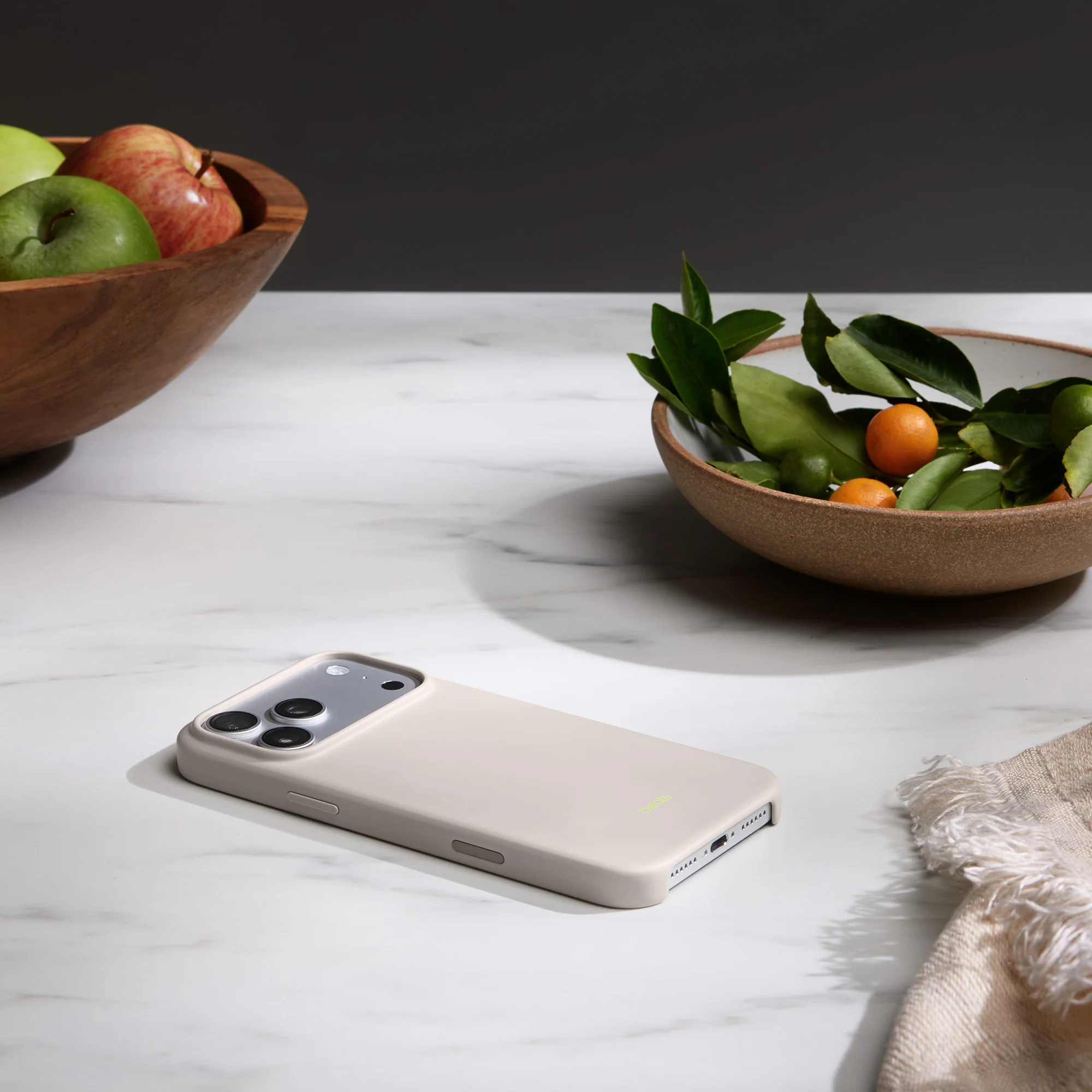 Capa Beats Case iPhone 17 Pro Max Cinza - Image 2