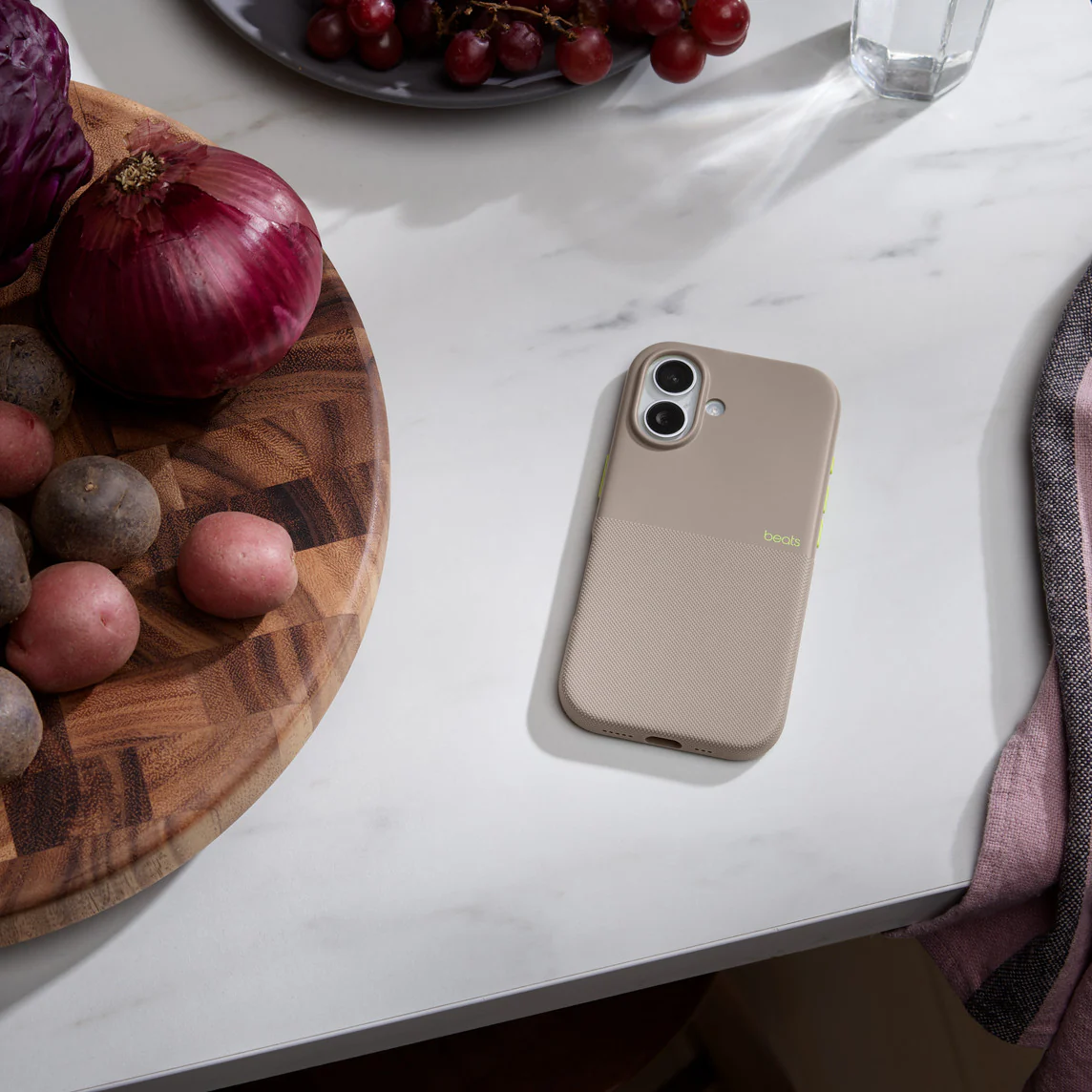Capa Beats Rugged iPhone 17 Cinza - Image 4